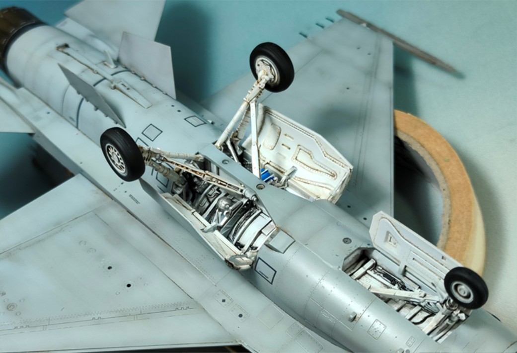 K48107 Kinetic 1/48 Schaal F-1 - Model Kit Academy recensie en prijs