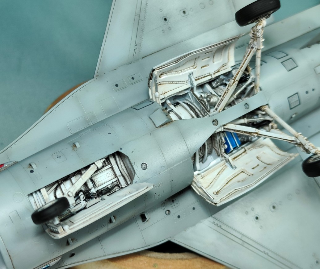 K48107 Kinetic 1/48 Schaal F-1 - Model Kit Academy recensie en prijs